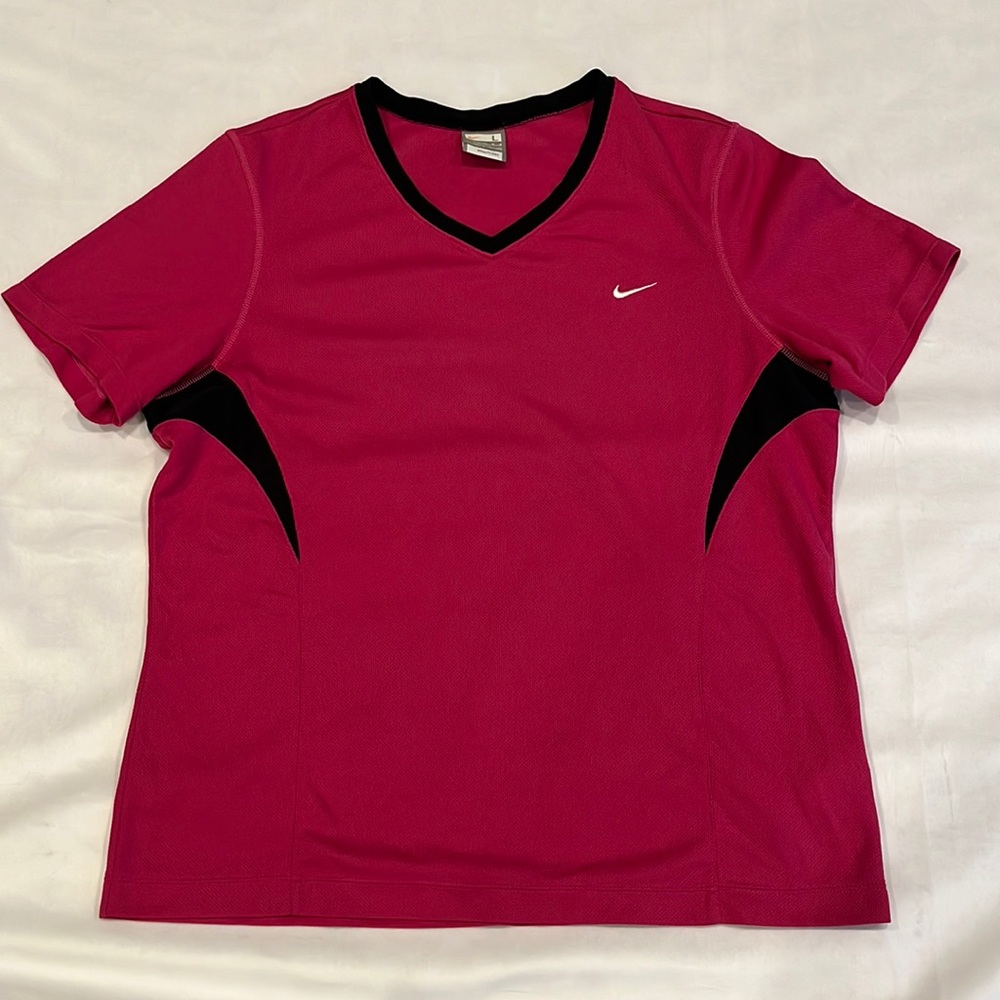Women’s Pink Nike Fit Dry Size Large short sleeve shirt